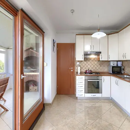 Matej By Interhome プーラ
