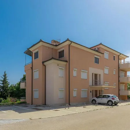 Matej By Interhome Apartman