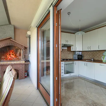 Apartament Matej By Interhome Pula