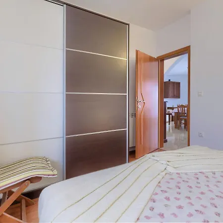 Apartman Matej By Interhome Póla