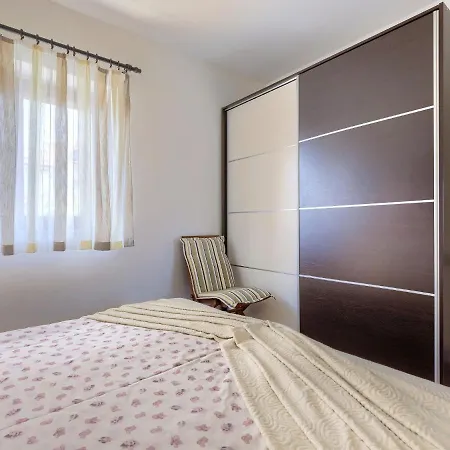 Matej By Interhome Póla